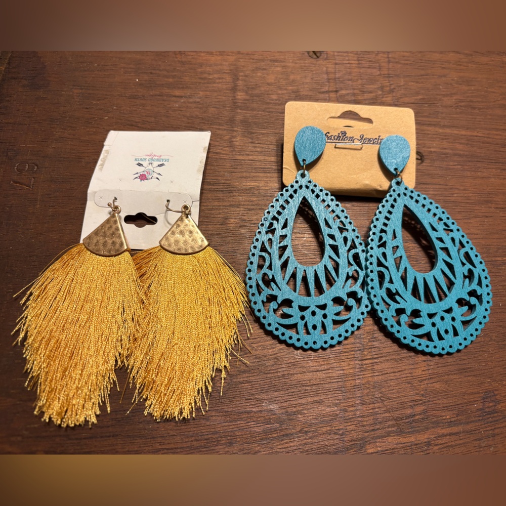 2 pr BOHO New Earrings